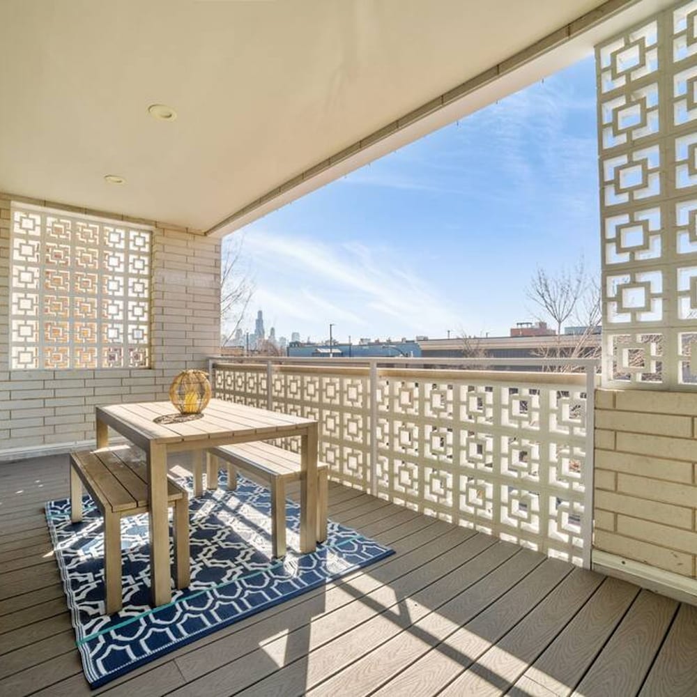 4-bedroom Condo Near Fulton Market w Rooftop