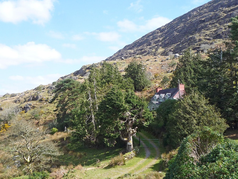 Angelas Farmhouse view 4