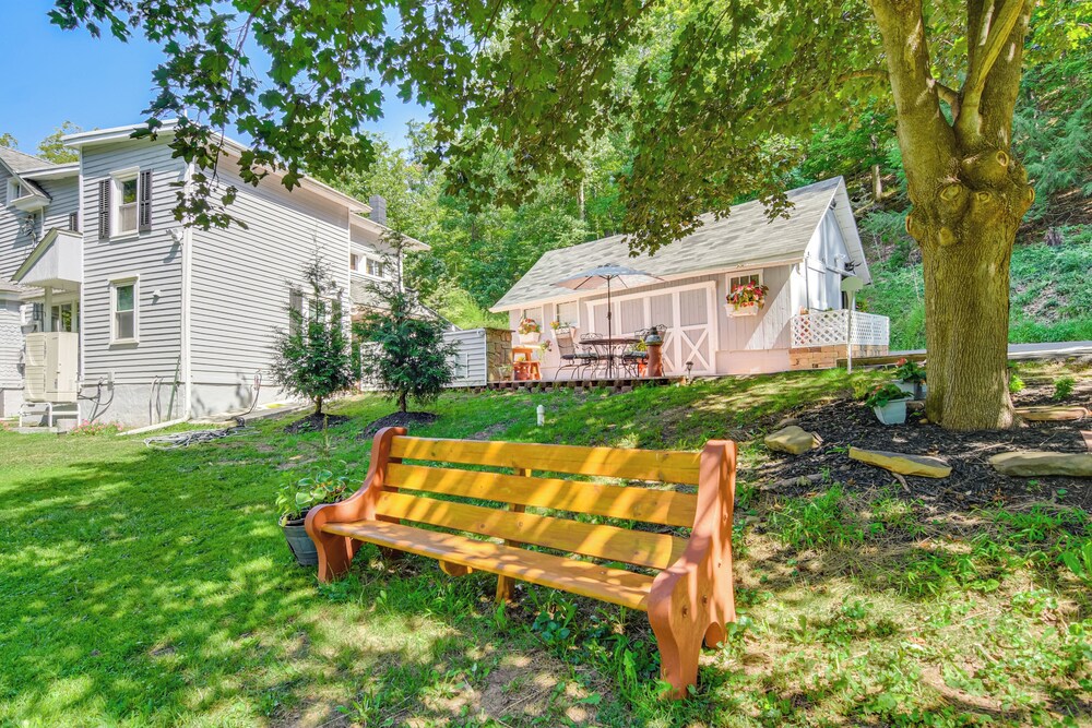 Creekside Milford Studio w/ Gas Grill + Mtn Views!