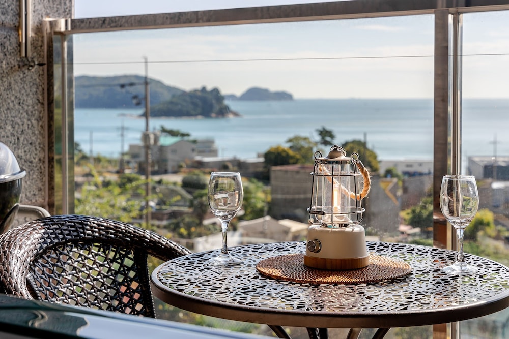 Geoje Pension Kan Pool Villa