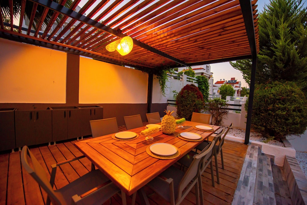 Tala Villa 1 view 4