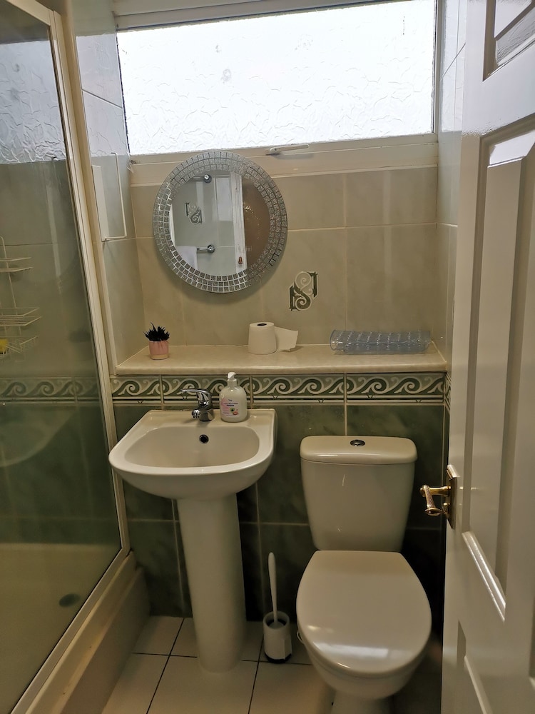 South Shields Vacations - Shielded Serenity King Suite - Property Image 7