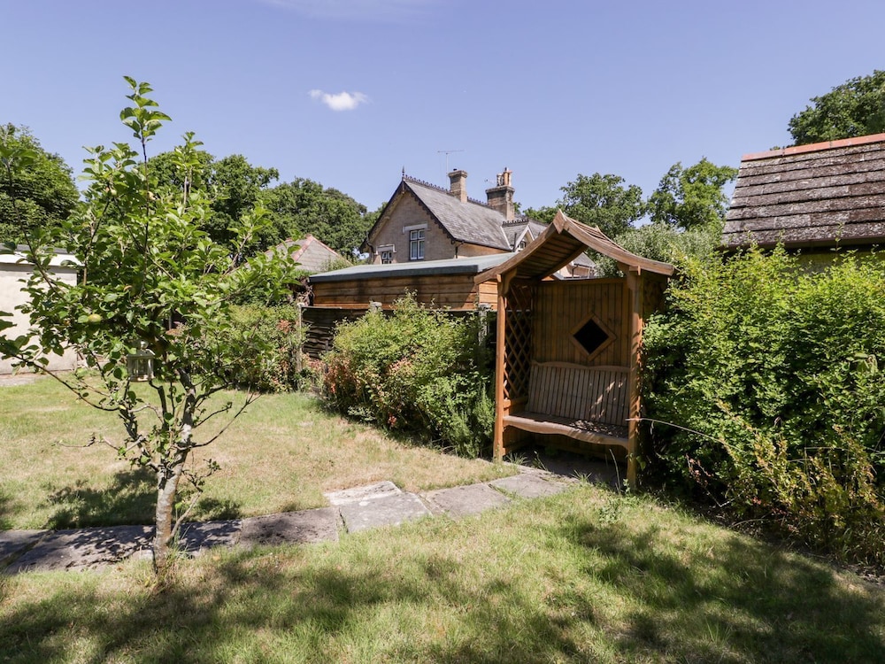 2 Heath Cottages