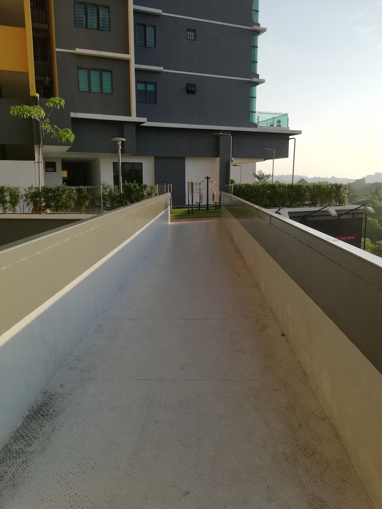 Lawang Suite 2 Bedroom Corner Apartment