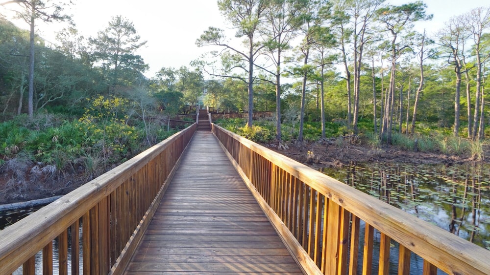 Coastal 3BR Condo With Pool & Shuttle : Snowbird Friendly!