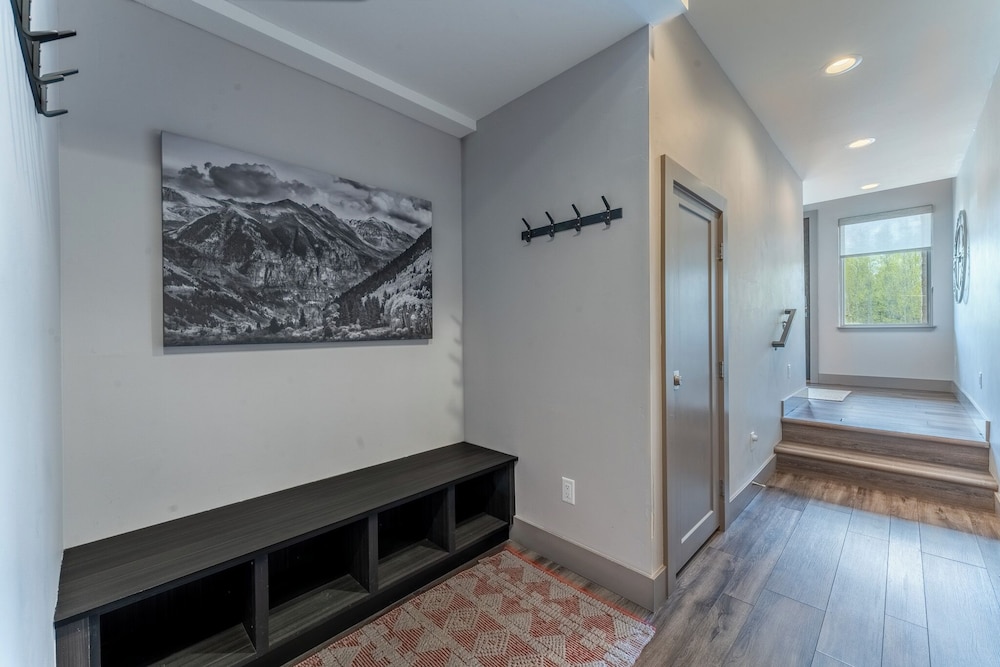 184 Caravelle Drive