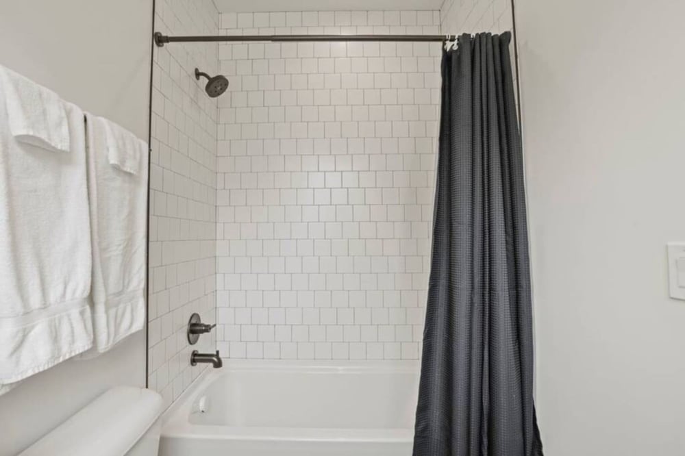 Work Of Art -3 Bedroom Elegant Townhome-columbus