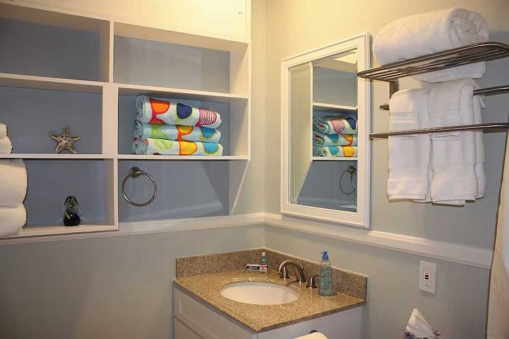 Coastal Bayside Condo Walkable to Sand & Surf