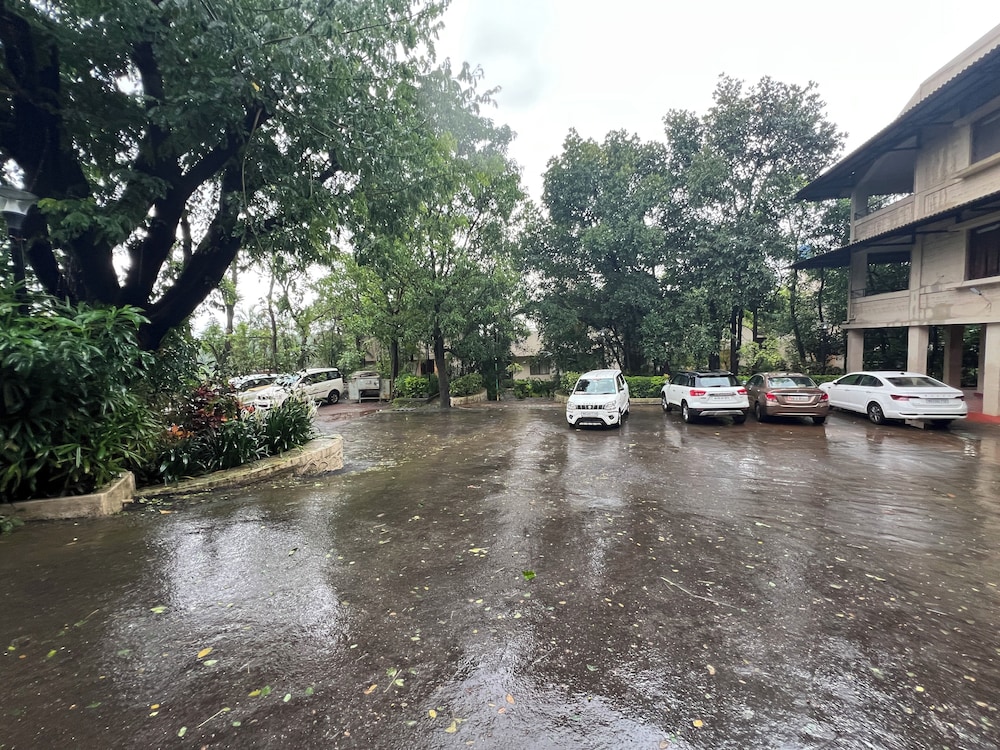 Yash Resort