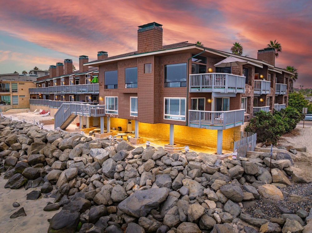 Luxury Oceanfront Condo With Private Beach Access