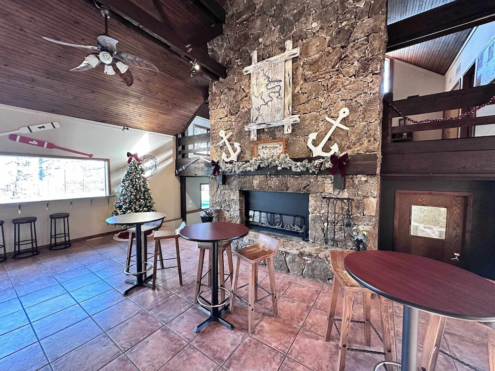 Ozark Escape - Enjoy Resort-style Fun
