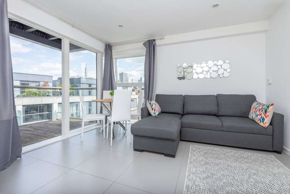 Old Street - Sleek Apartment