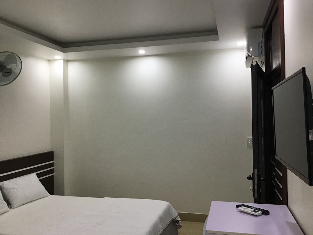 Cong Khanh Hotel - Hostel