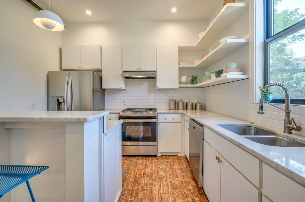 Private Suite in Historic Austin B&b: Sleeps 4! - Image 2