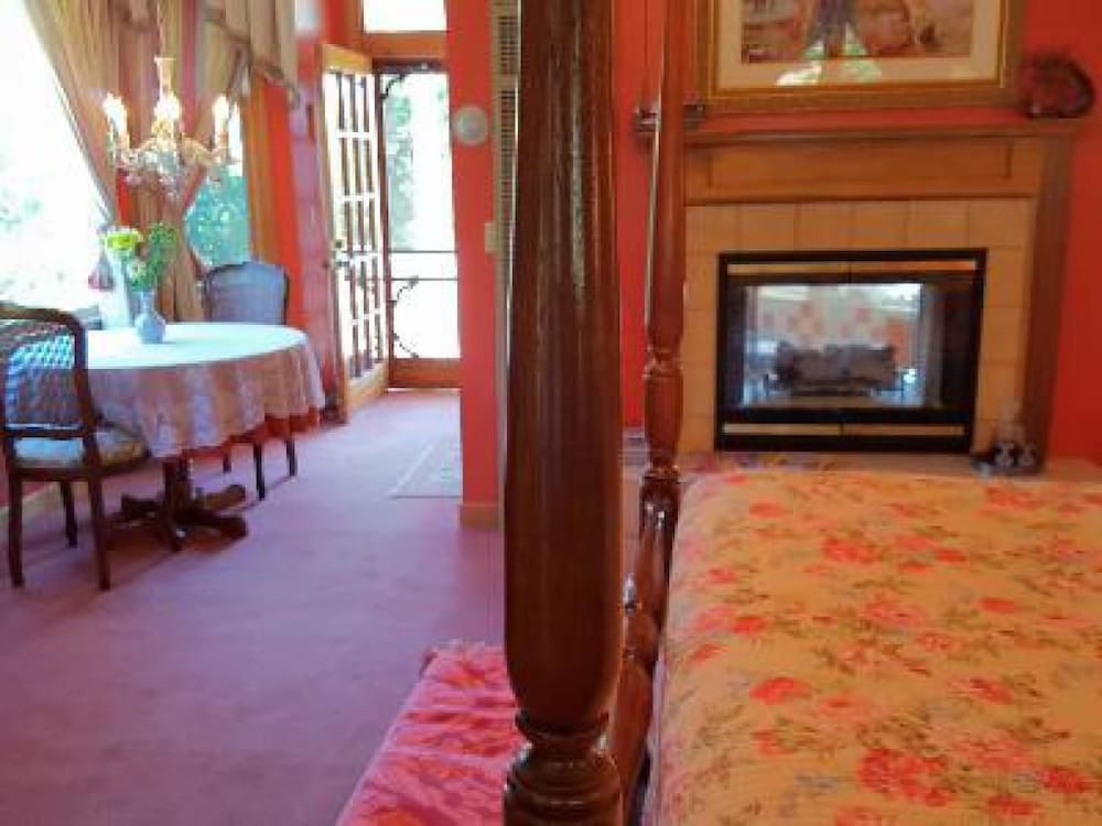 Innisfree Boutique Inn By-The-Lake