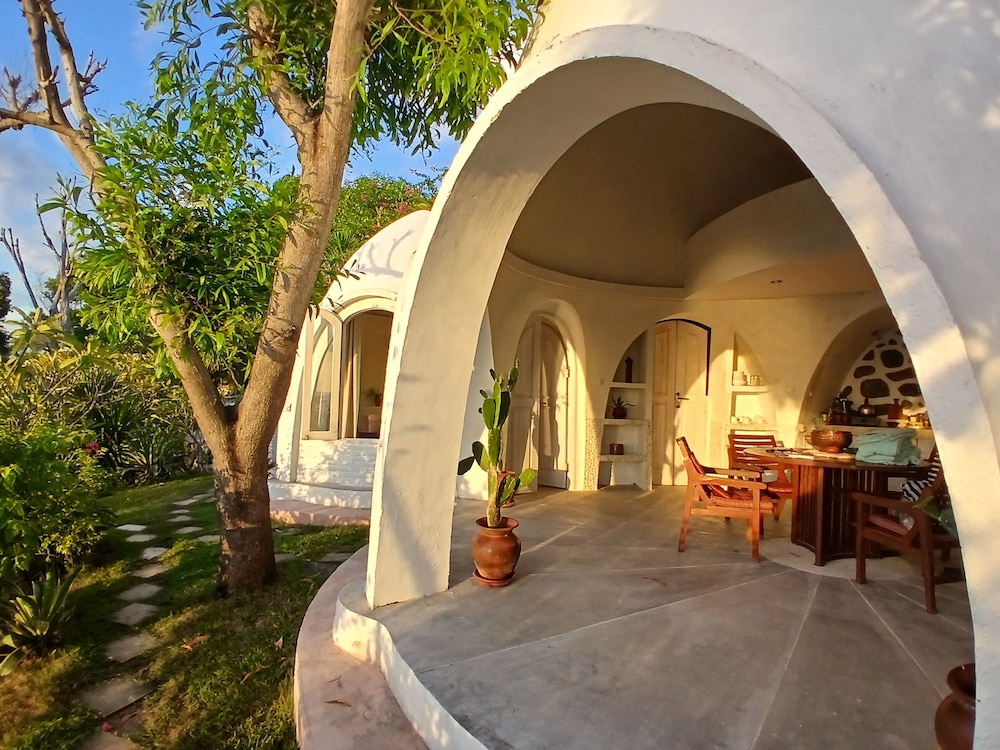 Mentigibay Dome Villa Lombok