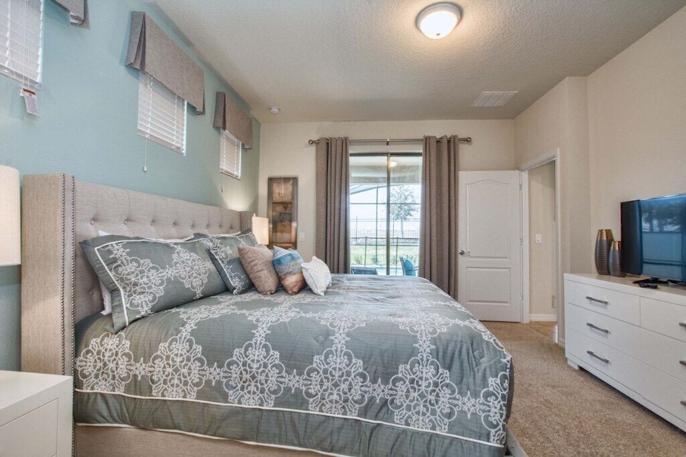 Windsor at Westside-5 Bedrooms House w/pool-3715WW Home by RedAwning view 3
