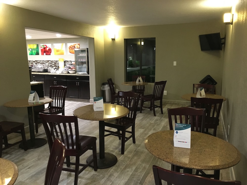 Quality Inn & Suites Winfield