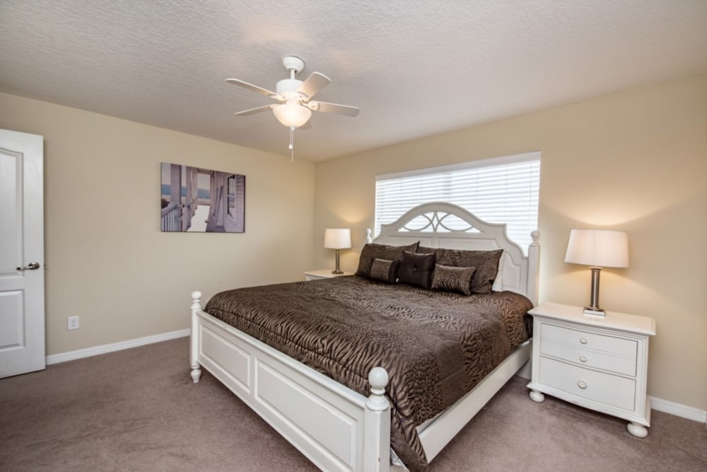 4 Bedroom 3 Bathroom Town Home With Pool view 3