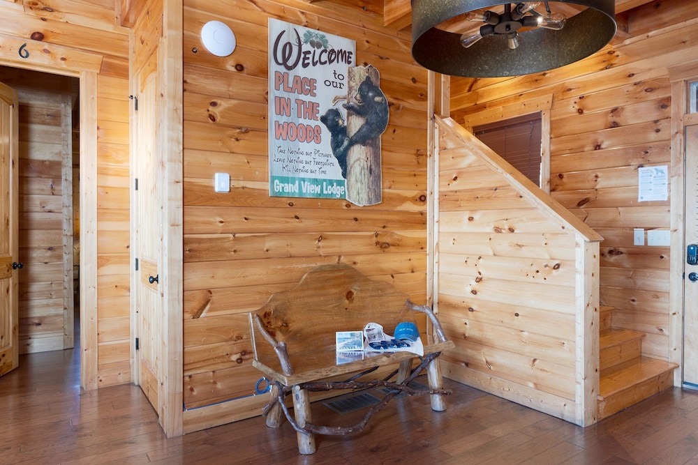 Grand View Lodge Panoramic Views Hot Tubs Game Room Theater Sleeps 56 Guests