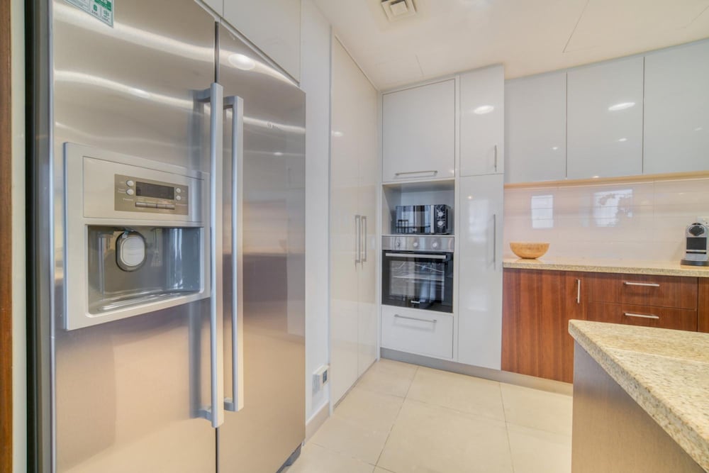 Trendy 2BR Downtown Apt Steps From Burj Khalifa