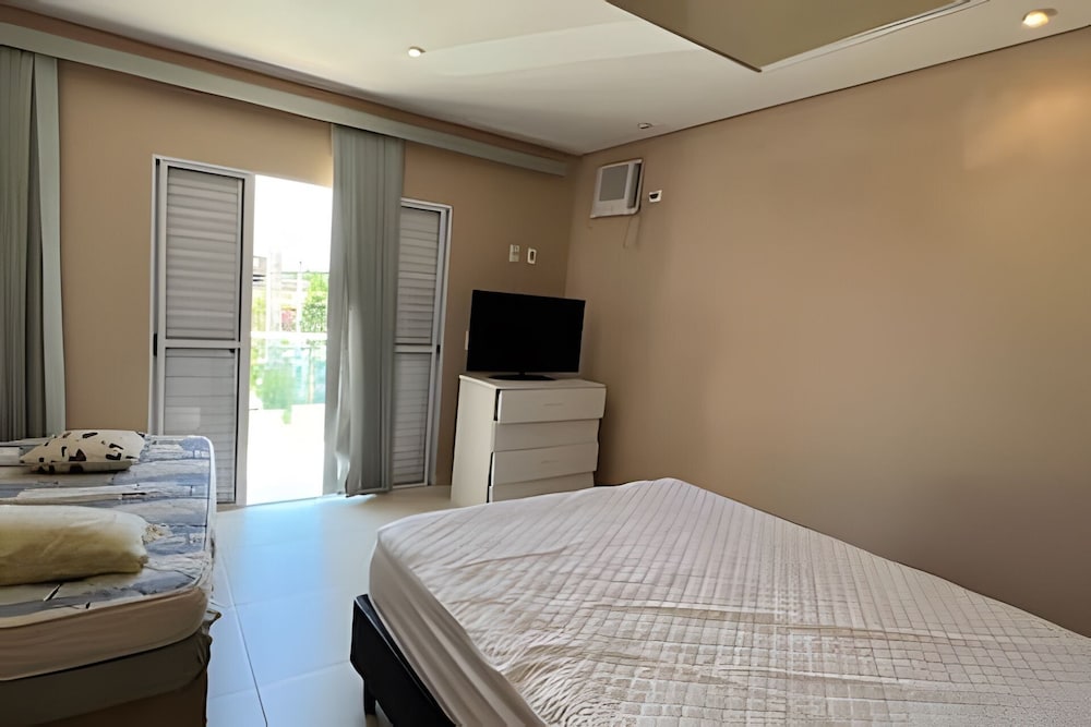 Casa com piscina em Boraceia