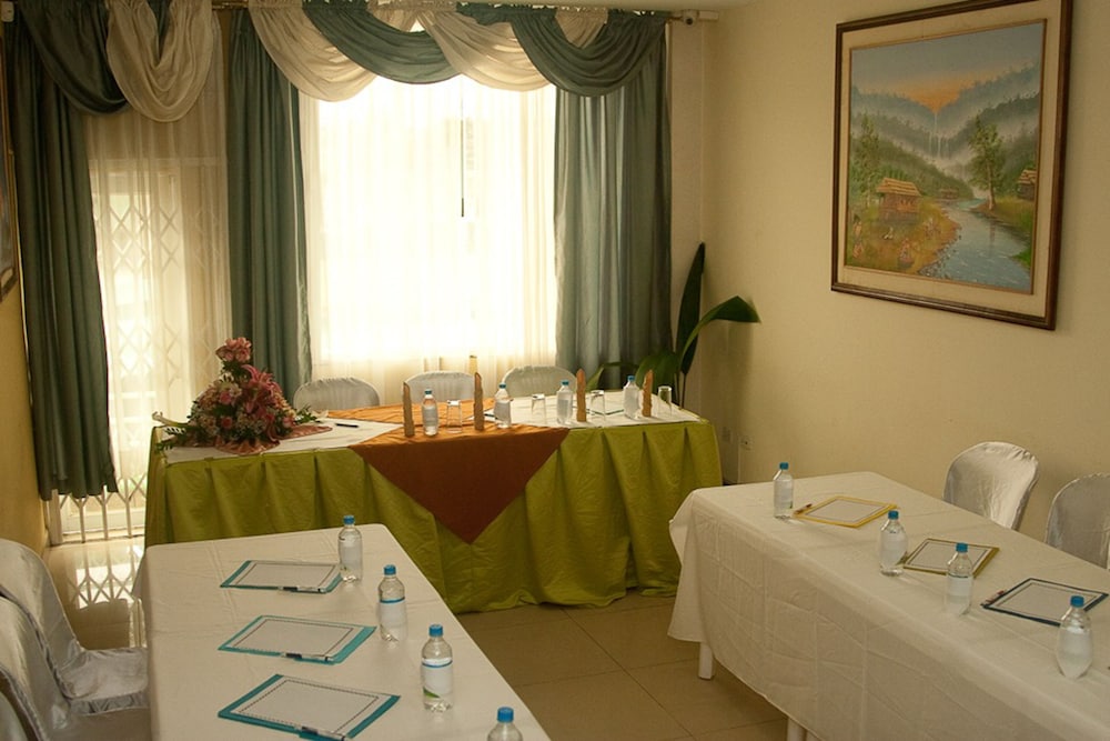 Victoria Suites Hostal