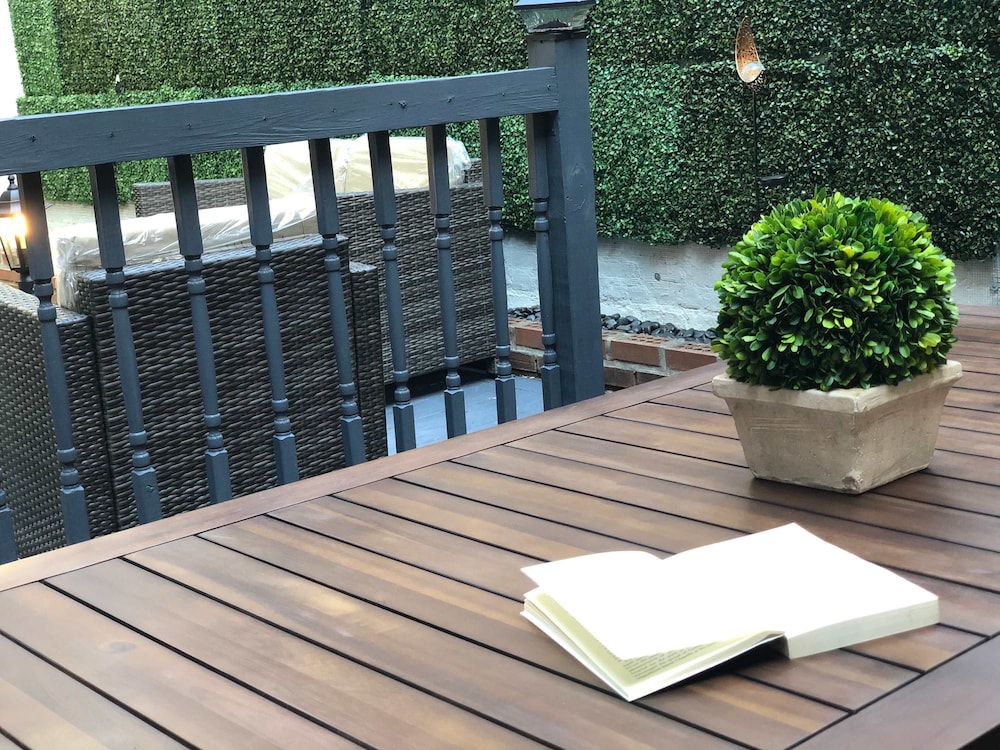 26-1c Gramercy Large 1BR WD