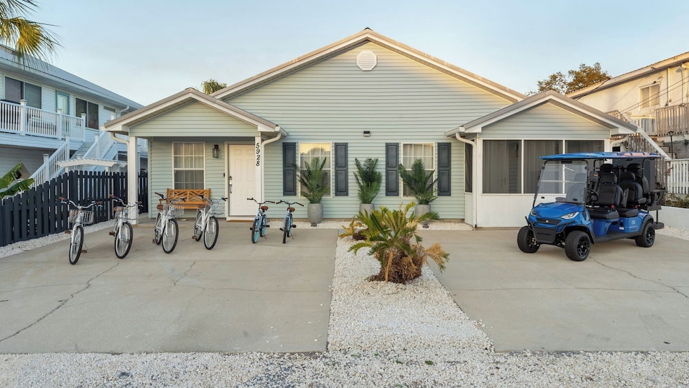 PCB Stay w/ Heated Pool, Hot Tub, Bars, Game Room & Quick Walk to Beach The Jade Oasis by Avantstay