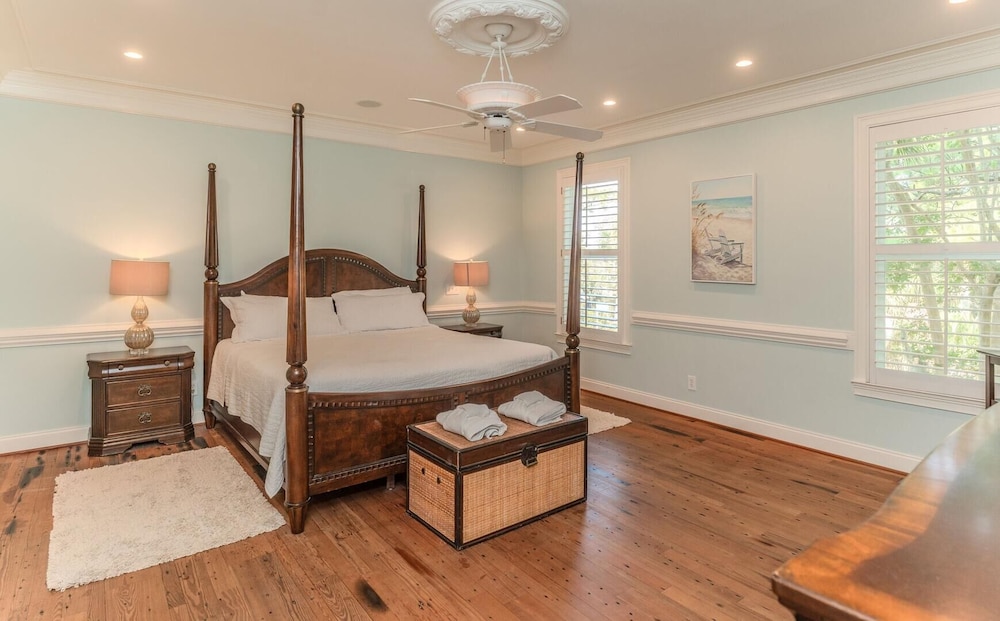 18 Fiddlers Cove Dr - 5 Bed/4 Bath w/ Resort Access & Golf Cart!