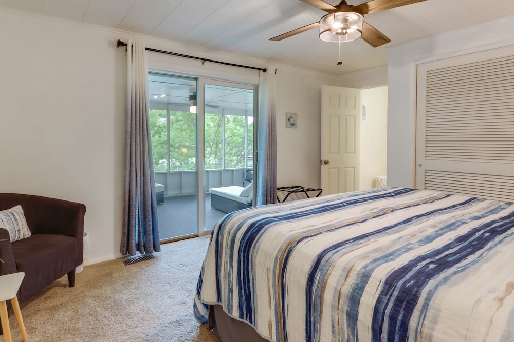 Dock + Screened Porch: Lake of the Ozarks Getaway! view 5