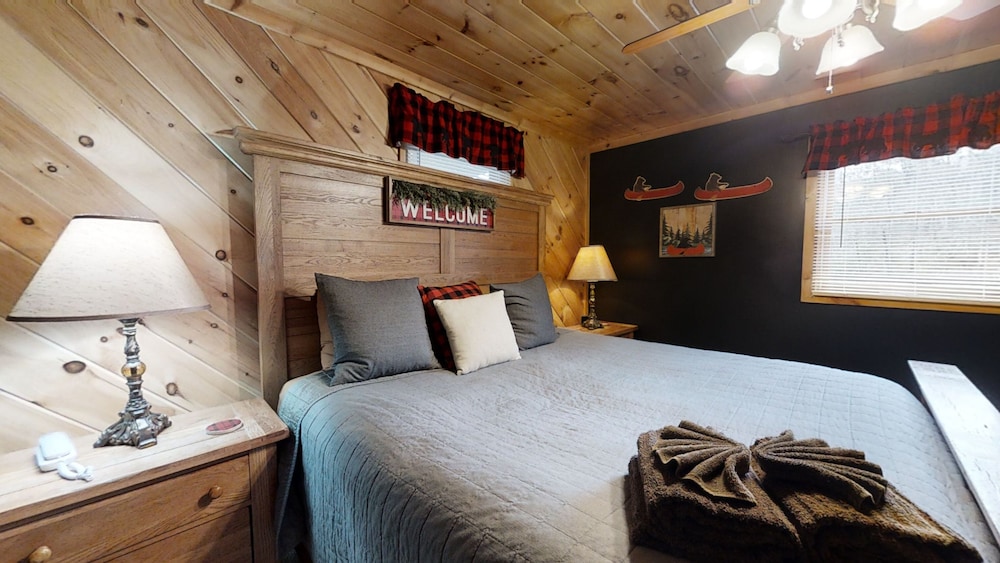 The Ranch Cabin on 6 Secluded Acres in the Great Smoky Mountains by RedAwning