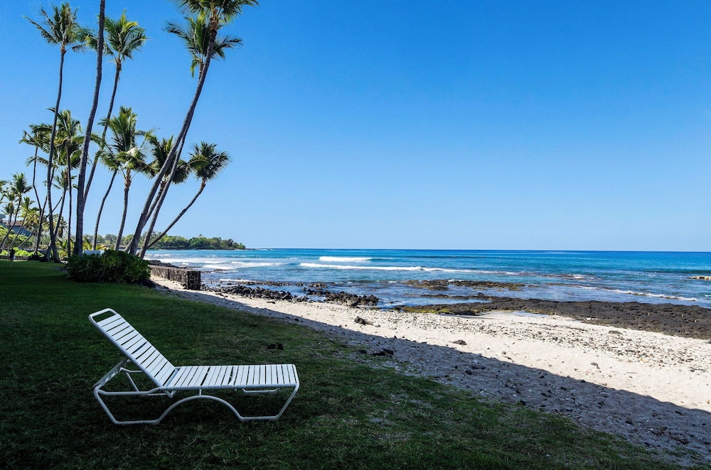 Ocean Front - Watch Dolphins From the Lanai - Wi-fi - Next to Beach- Vrkcv