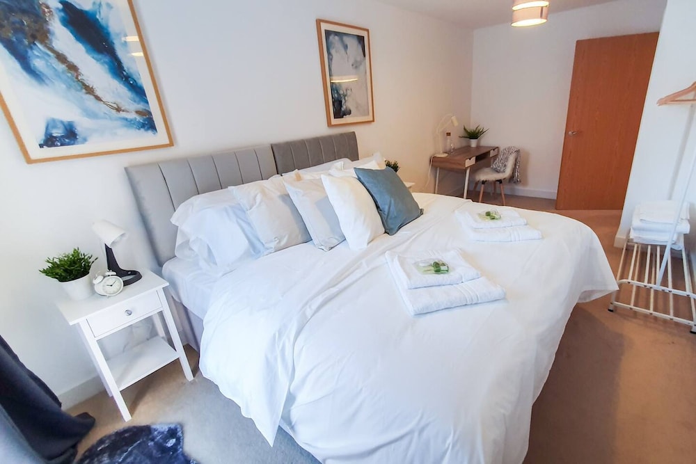 Lovely Flat in Kiln Close With Free Parking