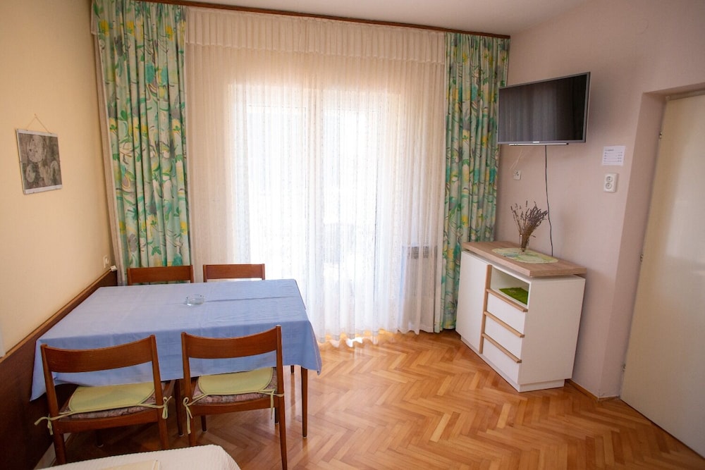 Ivan - Great Location - A1