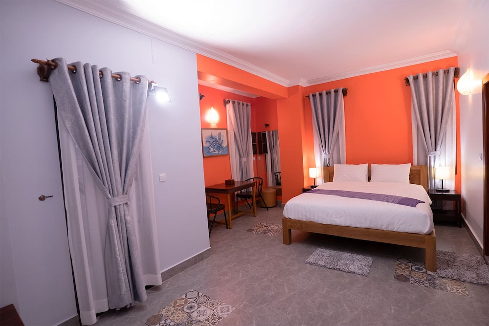 Daun Penh Palace Boutique
