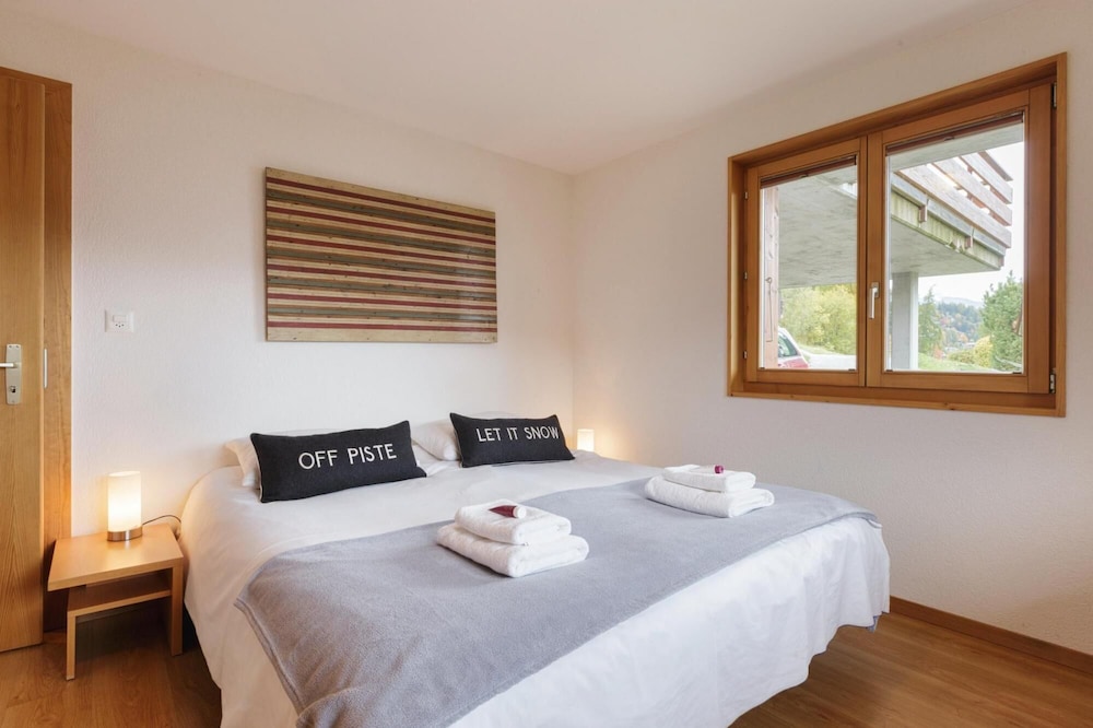 La Taniere - Cozy Chalet With Incredible Views and Parking