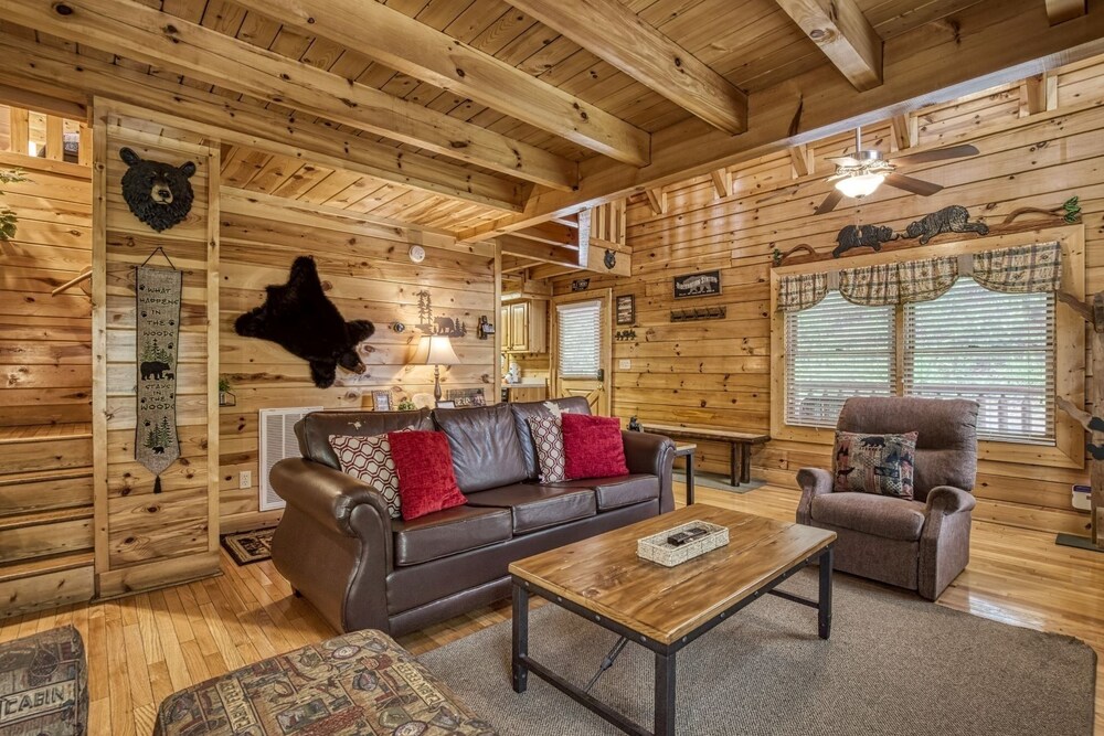 Ern834 - Lakeside Getaway - Great Location! Close To All The Action! 1 Bedroom Cabin by RedAwning view 3
