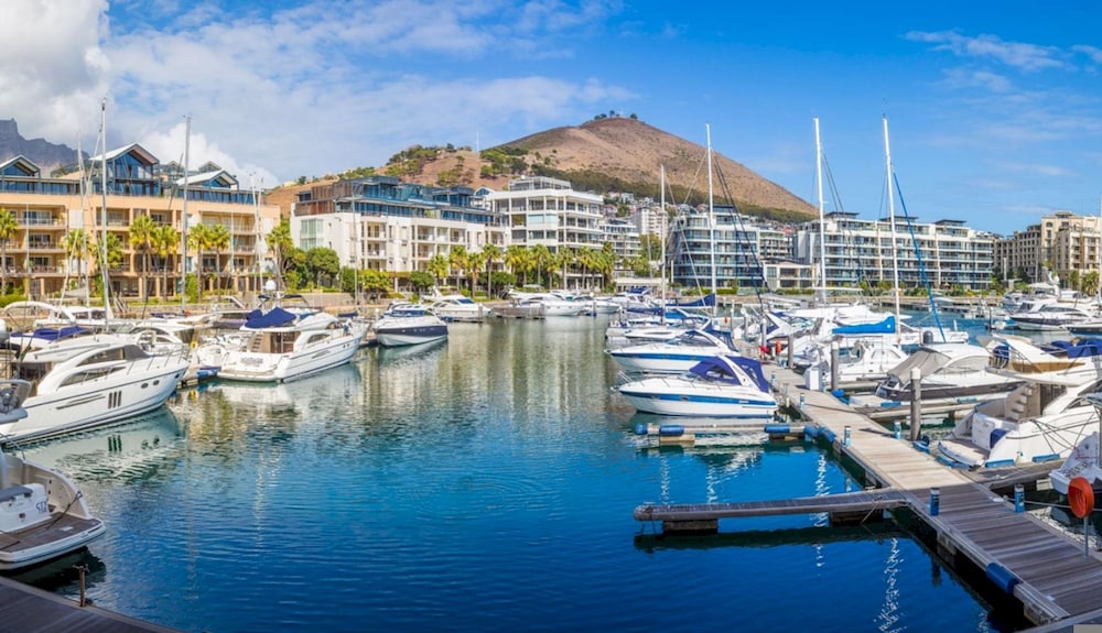 Executive Yacht View One Bedroom Marina Apartment - 509