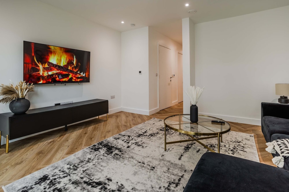 The Hidden Suite - 4BR Townhome Roof Top
