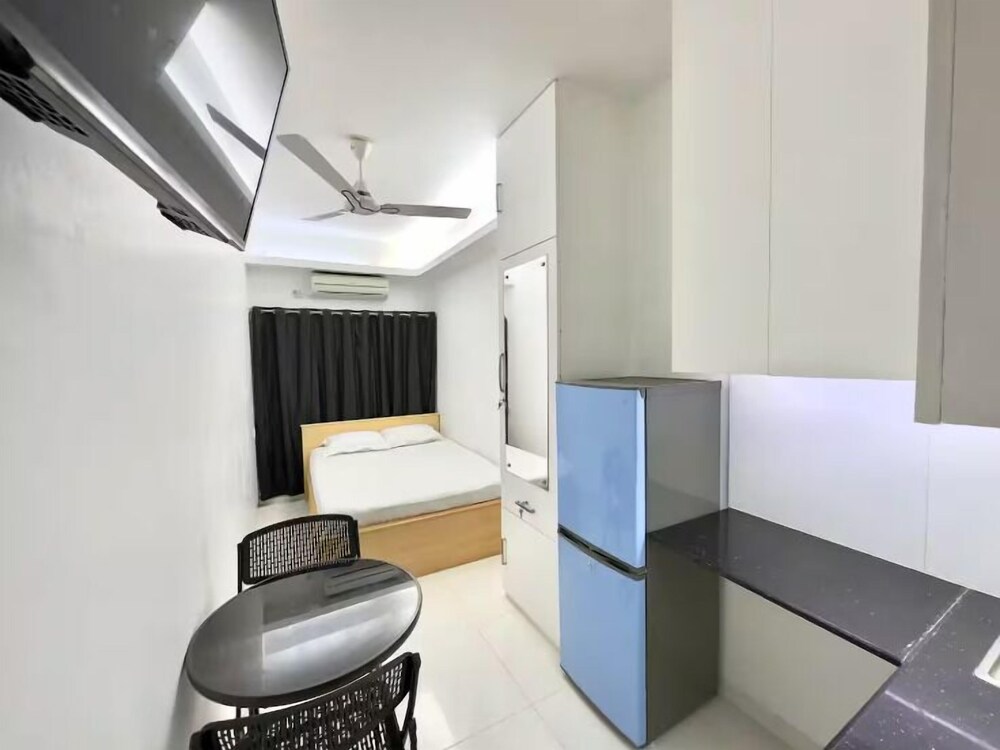 250sqft 4 Economy Stay Pool & Gym