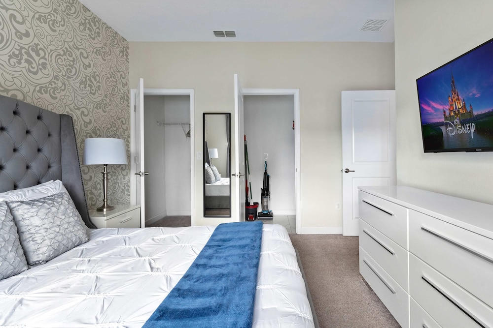 Themed Mickey Bedroom 4BR up to 8 People