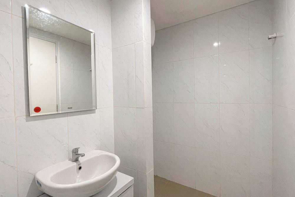 Grey Toned 1Br Apartment Tamansari Skylounge Makassar