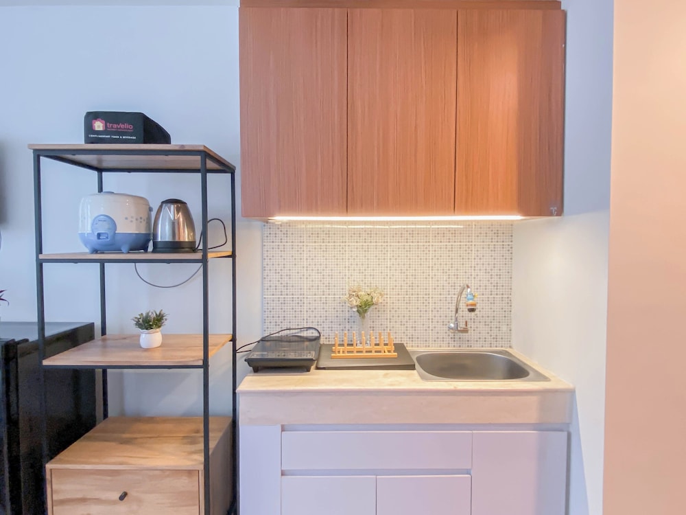 Cream Tone Studio At Evenciio Margonda Apartment