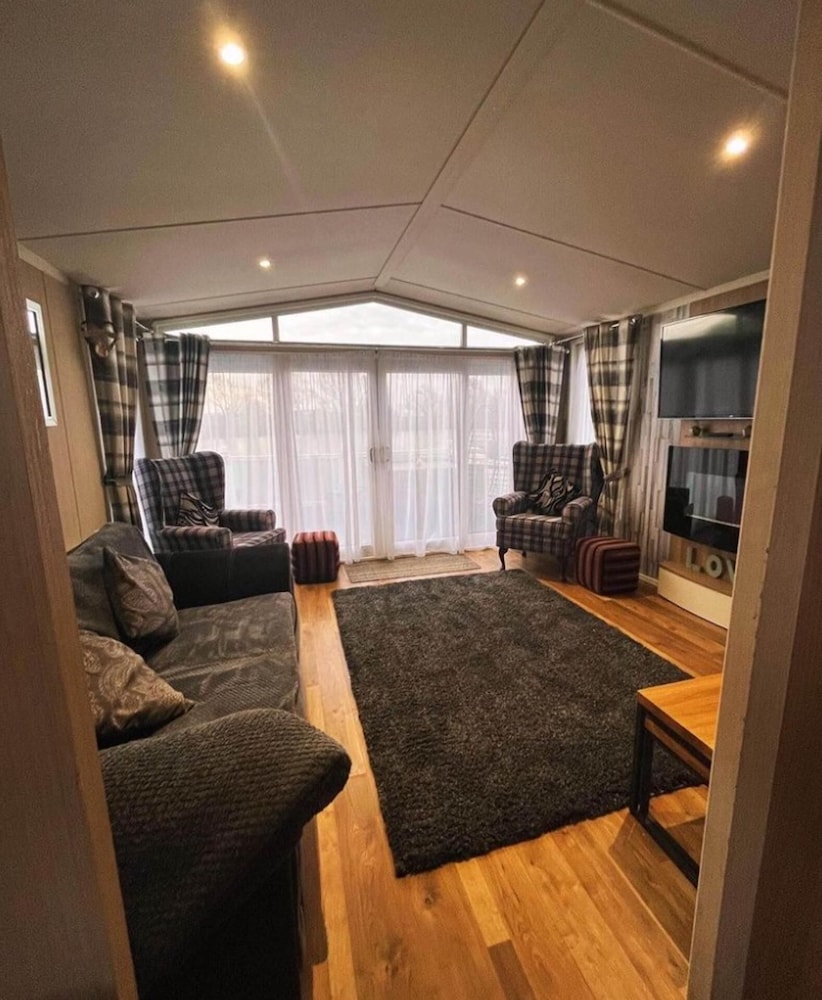 Tattershall Lakeside Lodge - Tranquil Retreat view 5