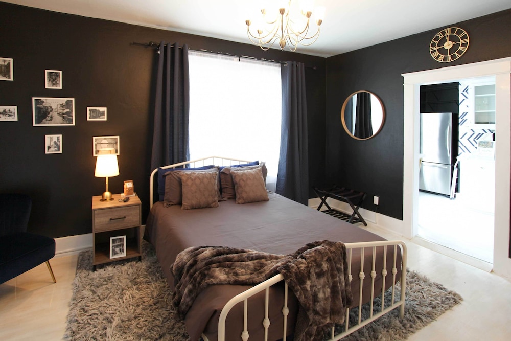 Stunning Alabama Studio ~ 2 Mi to Dtwn Mobile! view 4