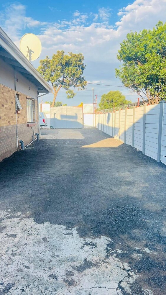 HostHub Guest House