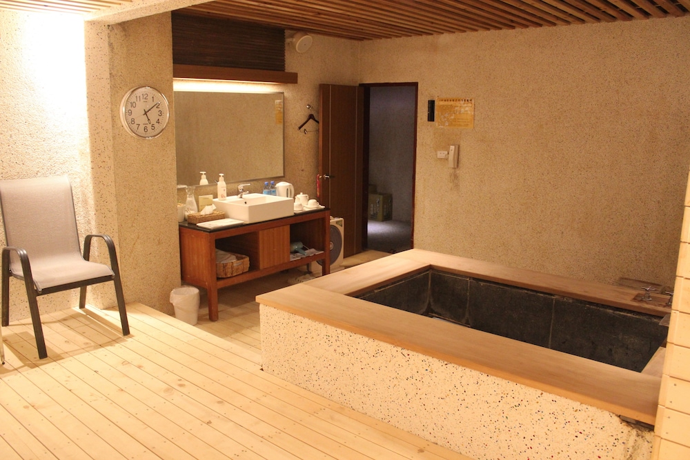 Hoya Hot Springs Resort & Spa