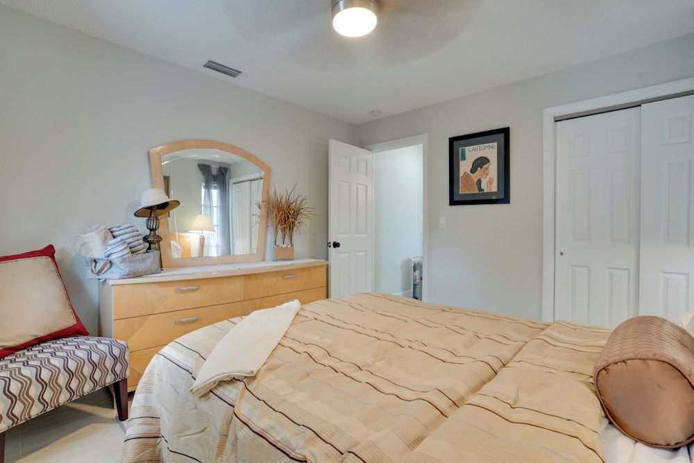 Walk to Redington Beach: Renovated Duplex w/ Patio