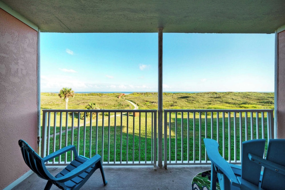 2 Beachfront Condos, Pool, Tennis/pickleball, Gulf View Island Retreat Complex